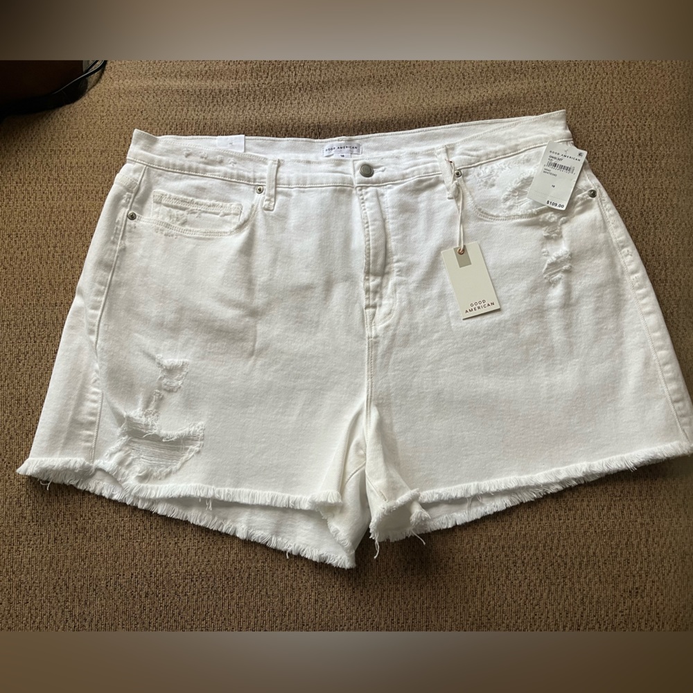 Good American NWT White Denim Shorts - size 18